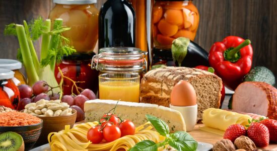 Nahrungsmittel & Molkereiprodukte u.a. Käse, Ei, Nudeln, Milch, Babynahrung, Gewürze, Öl